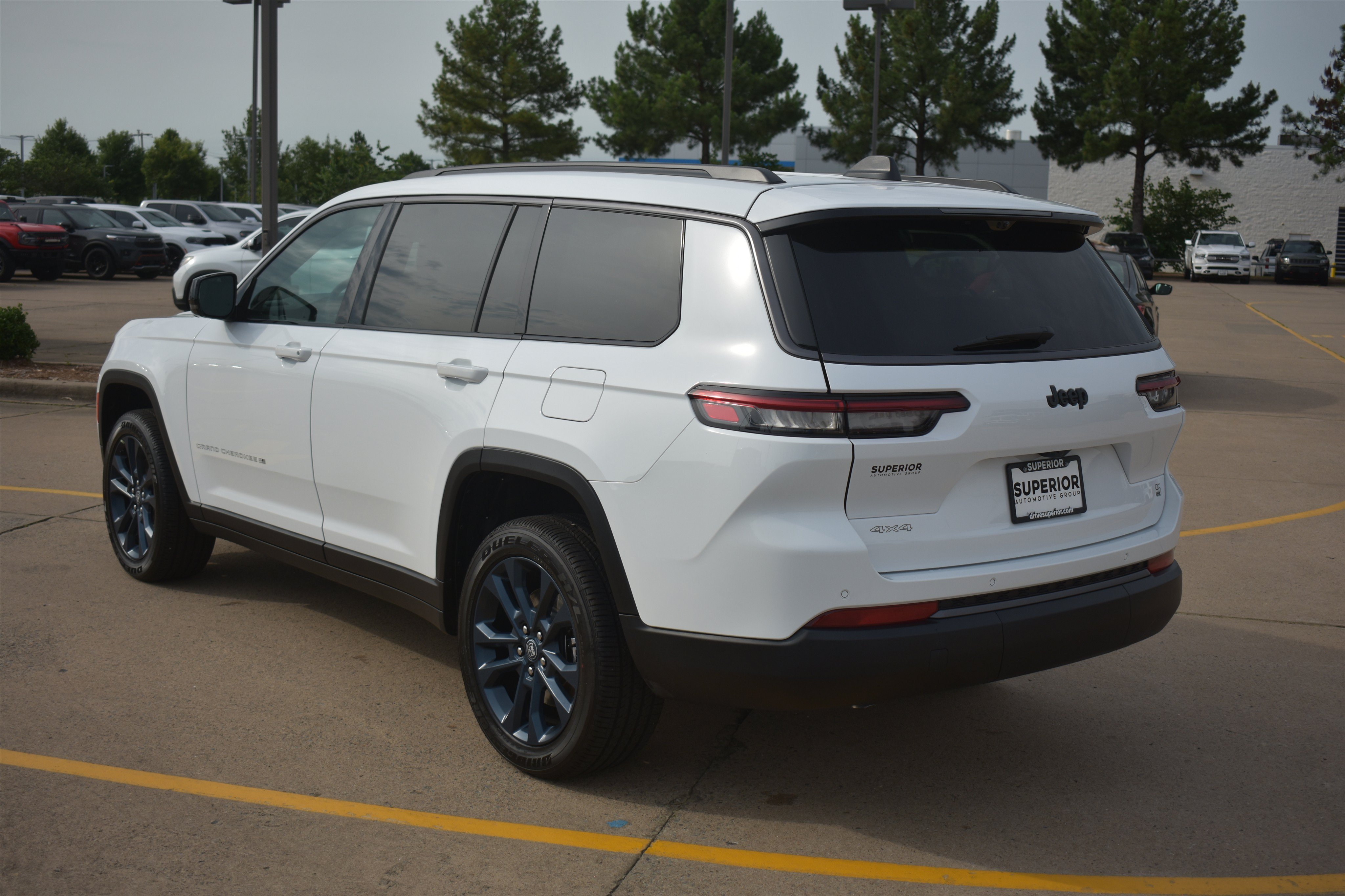 New 2026 Bright White Clear-Coat Exterior Paint Jeep 85th Anniversary Edition image 9