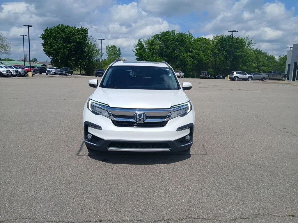 Used 2020 White Honda Touring image 3