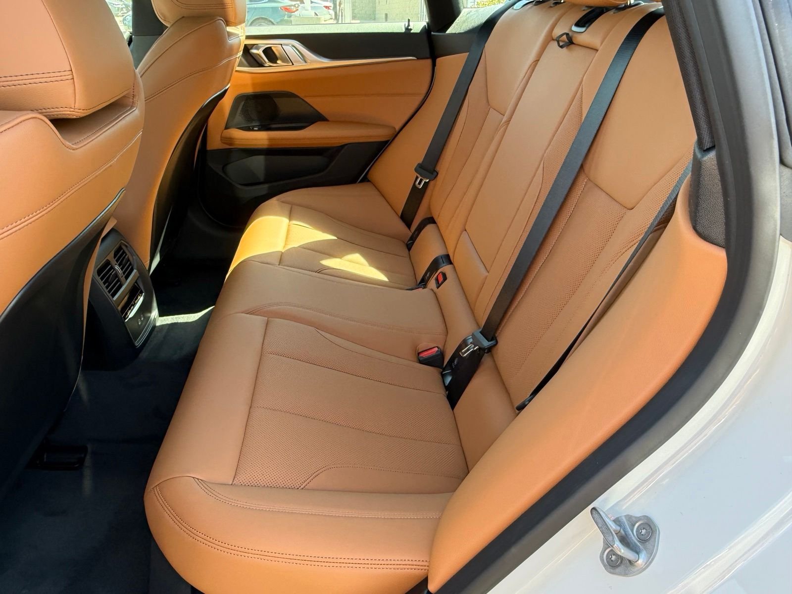 New 2026 Mineral White Metallic BMW eDrive40 image 30