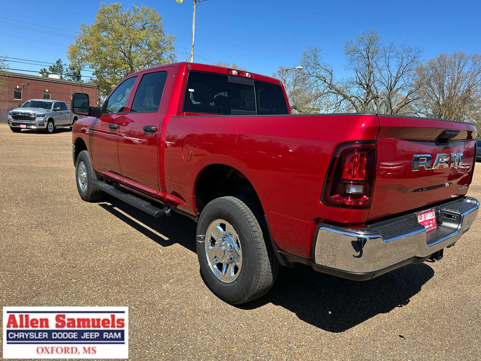 New 2026 Molten Red Pearl-Coat Exterior Paint RAM Tradesman image 5