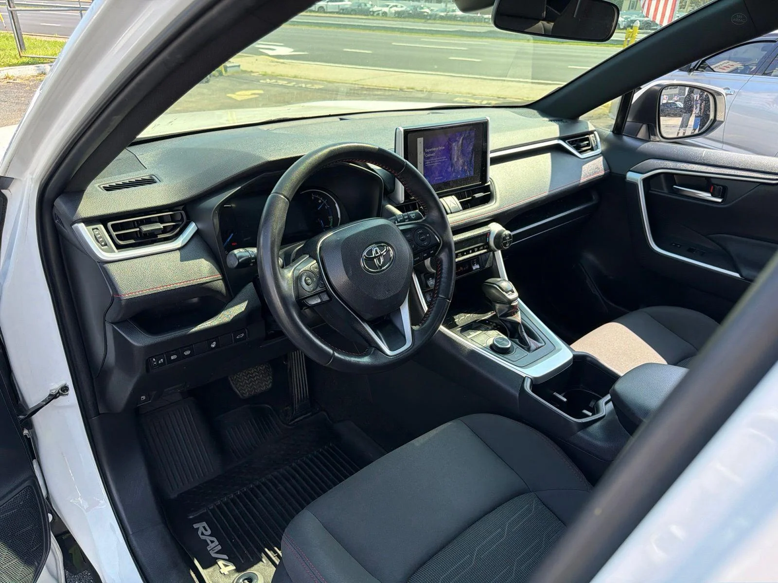 2023 Toyota RAV4 SE - Photo 25