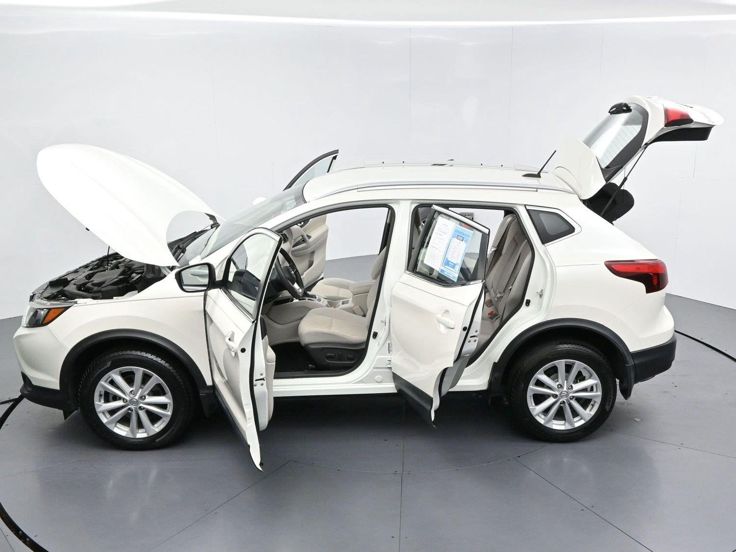 Used 2018 Pearl White Nissan SV image 35