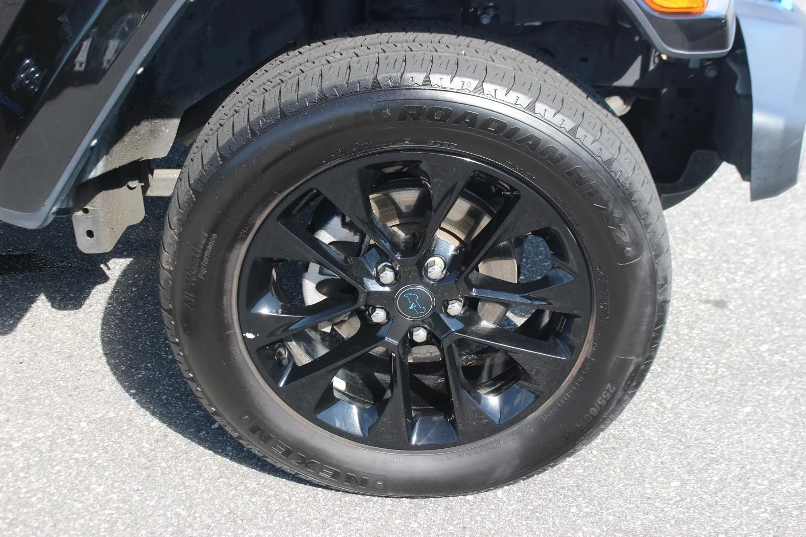 Used 2024  Jeep Sahara image 35