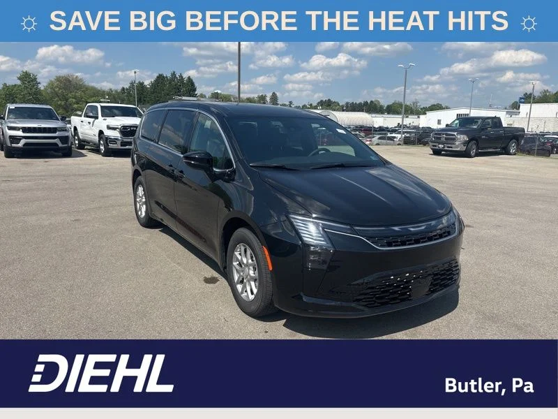 2027 Chrysler Pacifica Select's photo