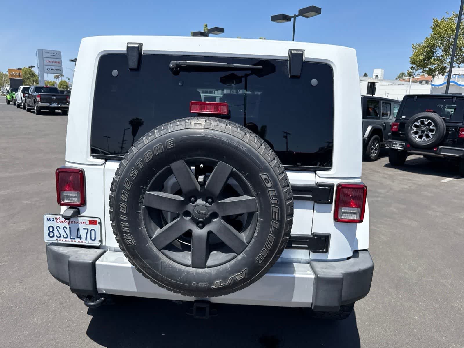 Used 2014 Bright White Clearcoat Jeep Sahara image 17