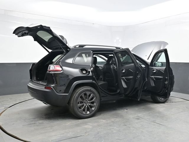 Used 2021 Black Jeep Latitude Lux image 39