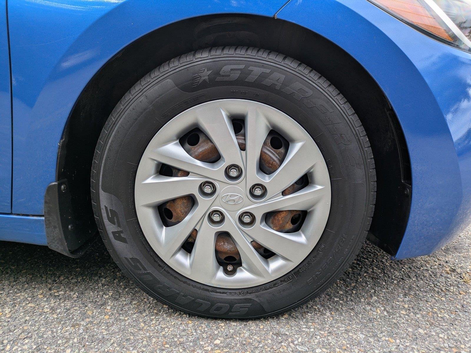 Used 2017 Electric Blue Hyundai SE image 11