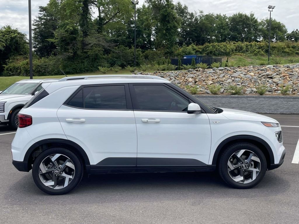 Used 2024 White Hyundai SEL image 2