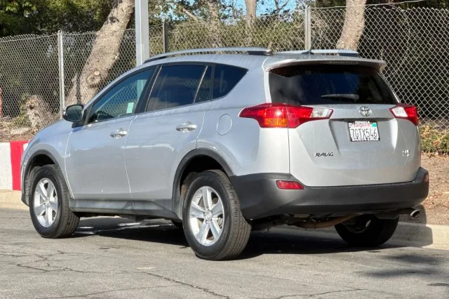 Used 2014 Silver Toyota XLE image 6