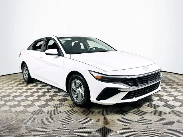 New 2026 Hyundai ELANTRA SE