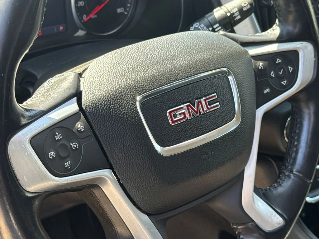 Used 2021 White GMC SLE image 29