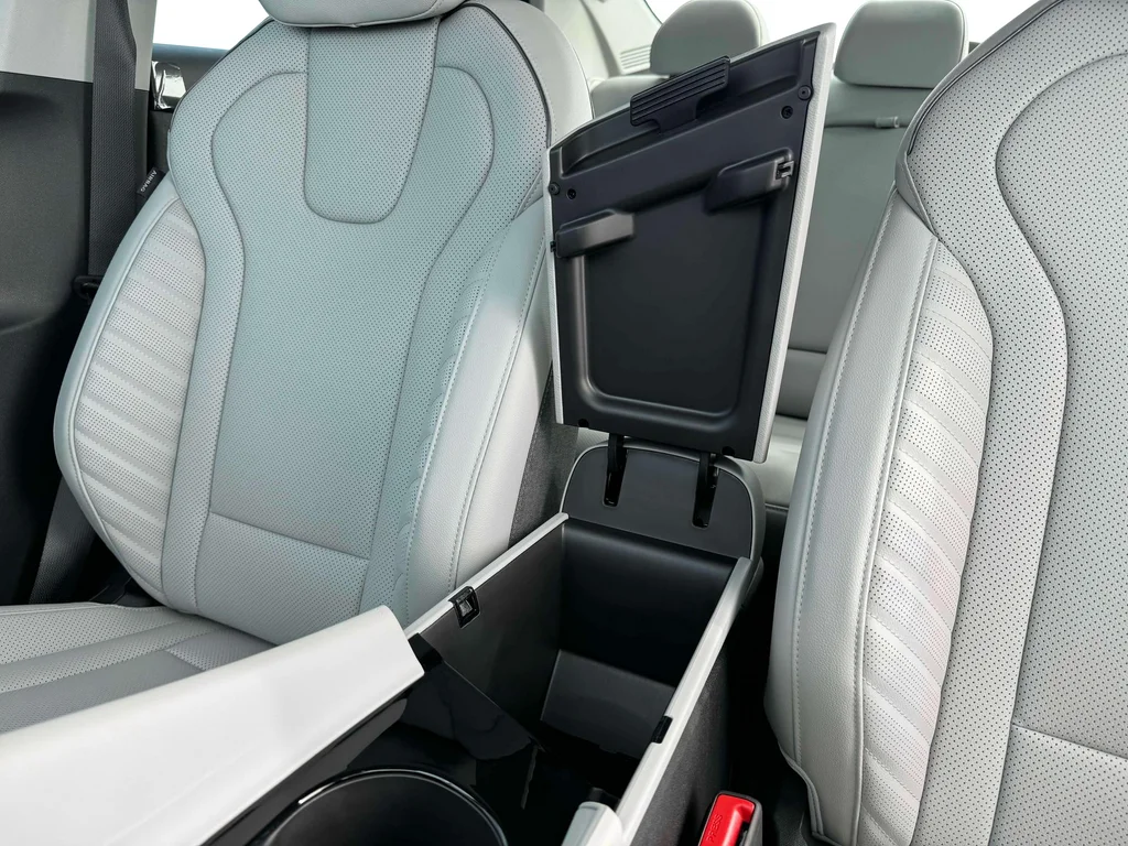 Used 2025 Gray Hyundai Limited image 19
