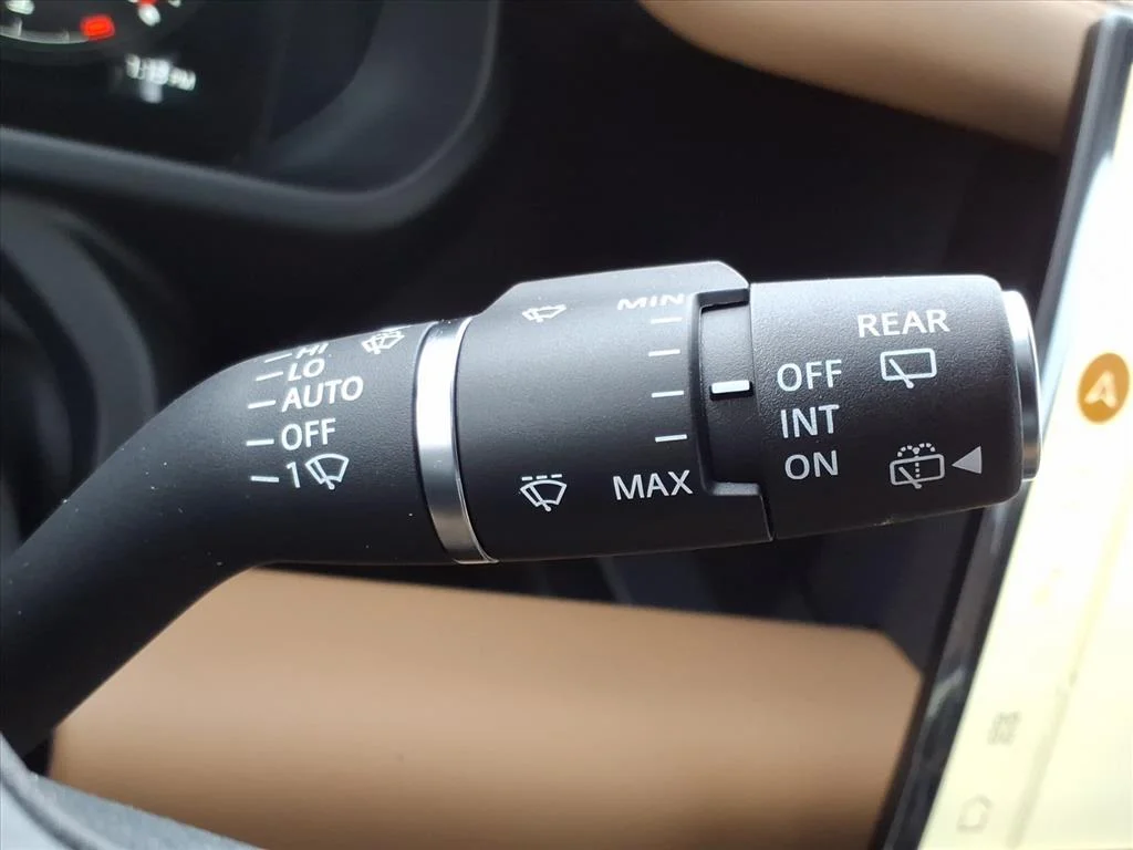 New 2026 Fuji White LAND ROVER X-Dynamic SE image 14