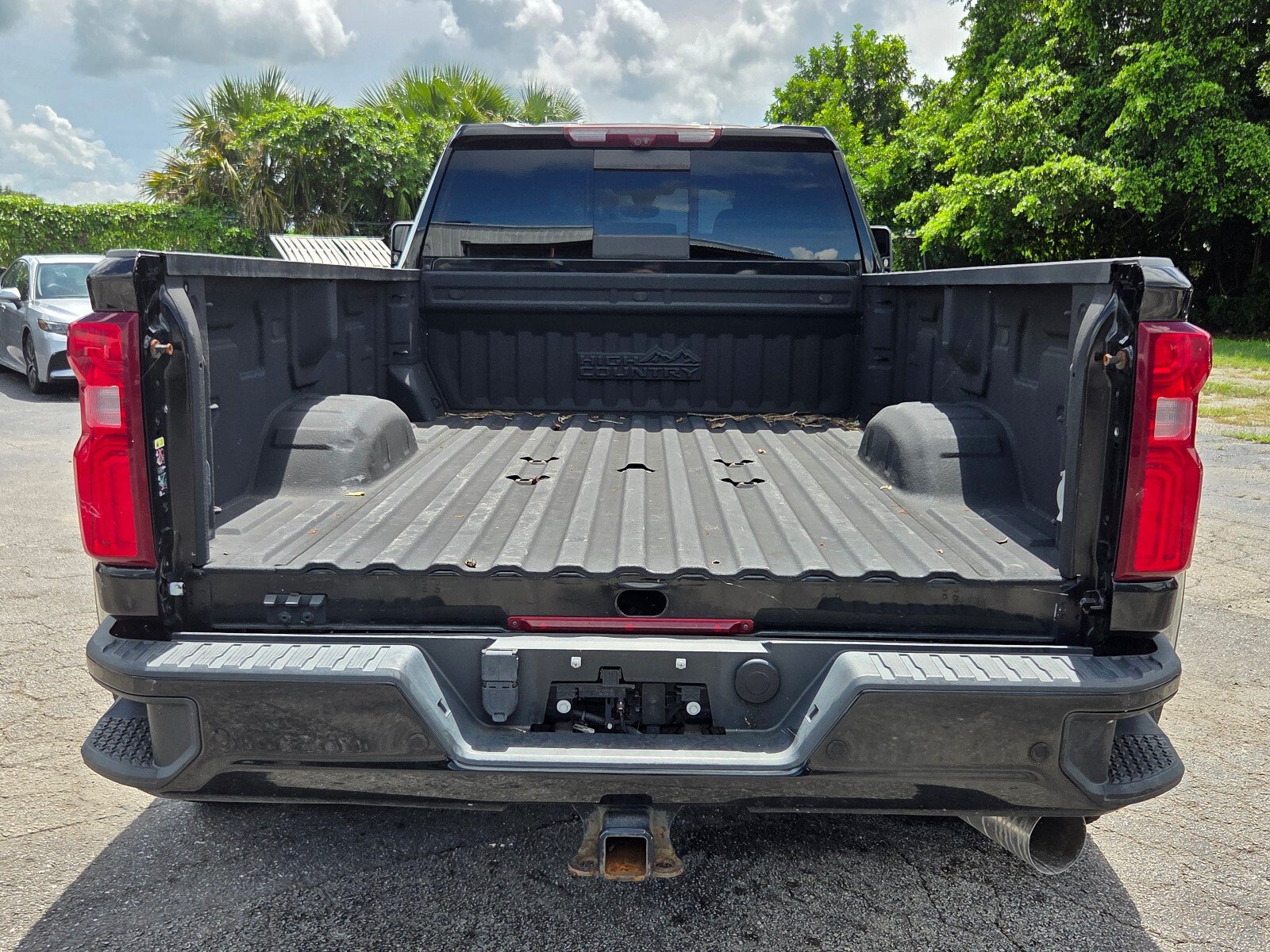 Used 2022 Mosaic Black Metallic Chevrolet High Country image 4