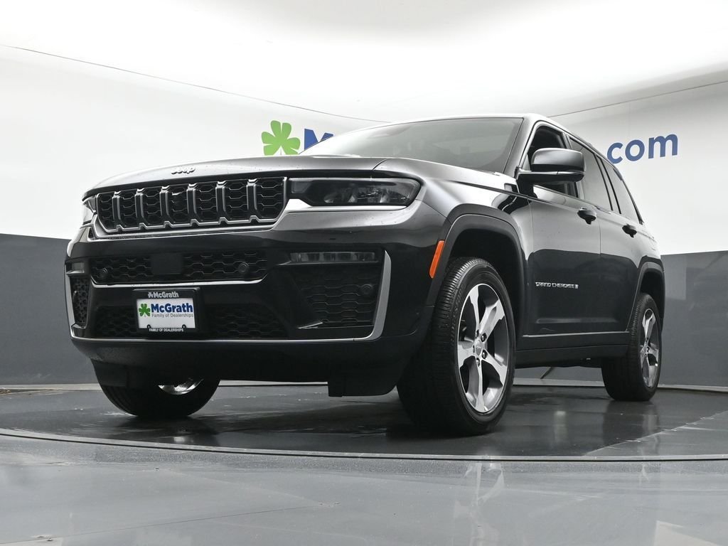 New 2026 Diamond Black Crystal Pearl-Coat Exterior Paint Jeep Limited image 7