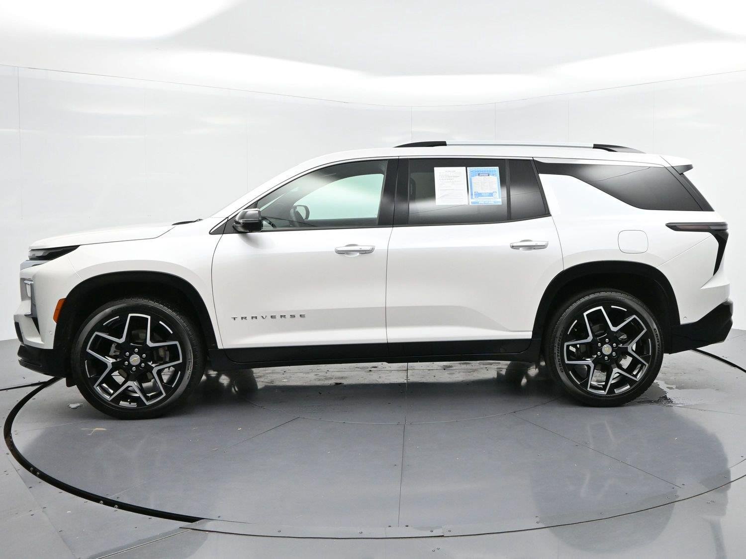 Used 2025 Iridescent Pearl Tricoat Chevrolet FWD High Country image 4