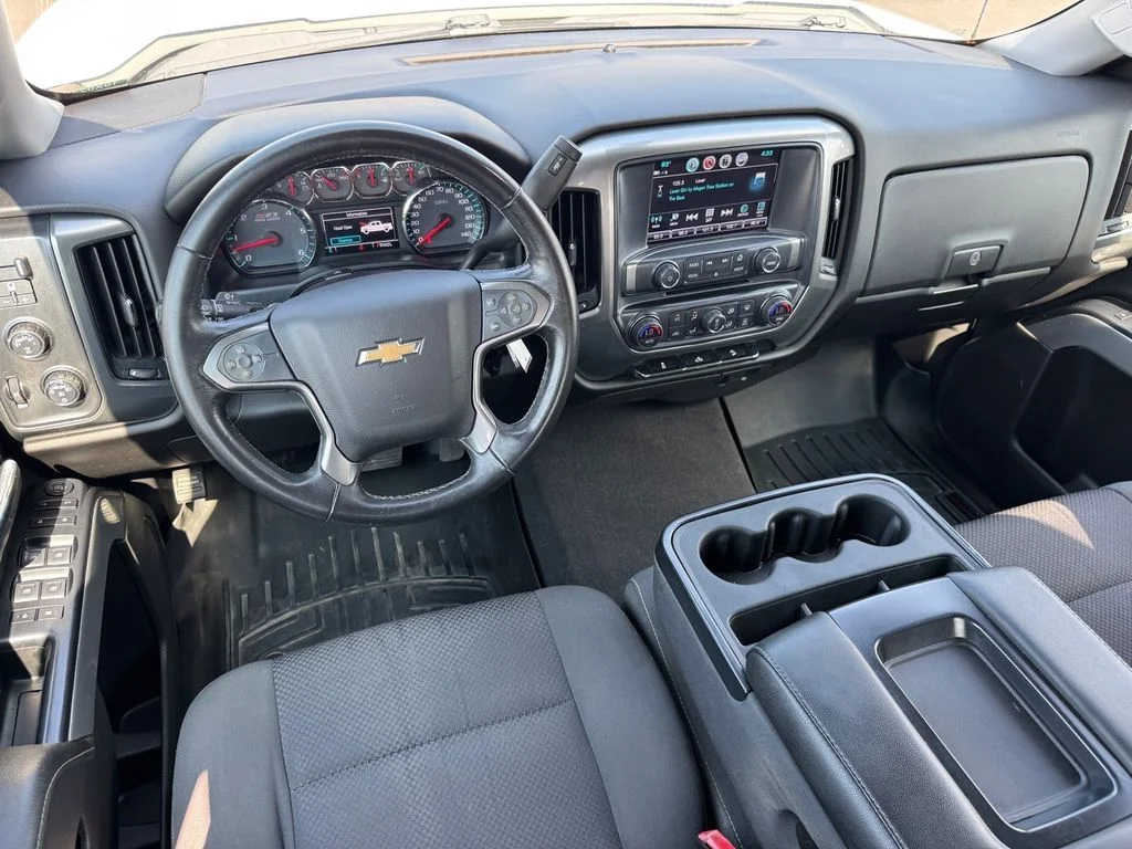 Used 2018 White Chevrolet LT image 11