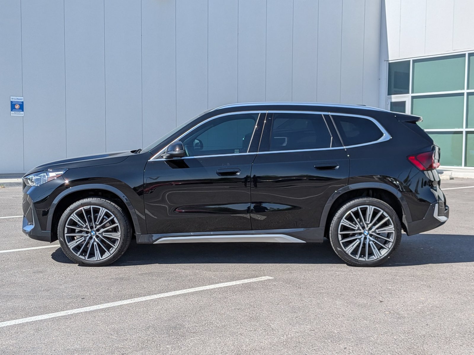 Used 2026 Jet Black BMW xDrive28i image 9