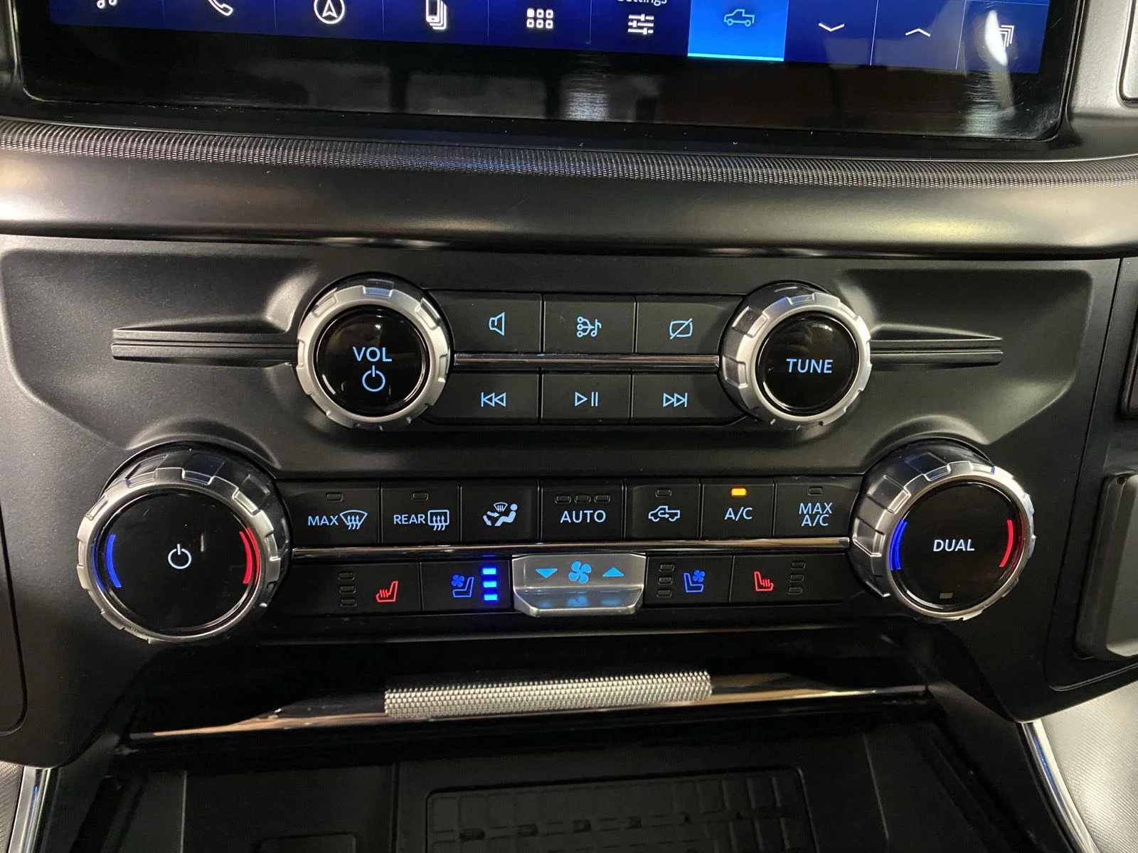 Used 2023 Agate Black Ford Platinum image 11