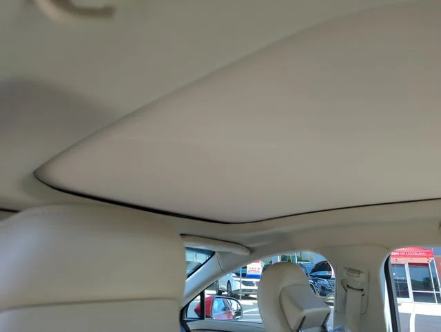 Used 2017 Red Lincoln Reserve image 30