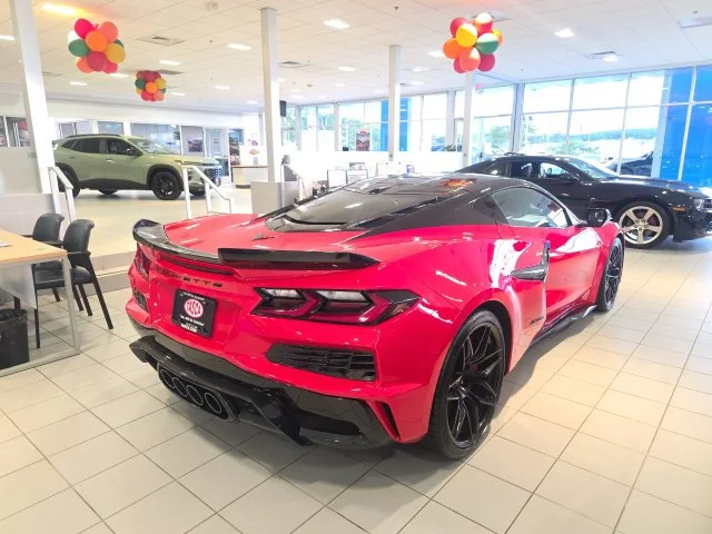 Used 2025 Red Chevrolet Z06 image 5