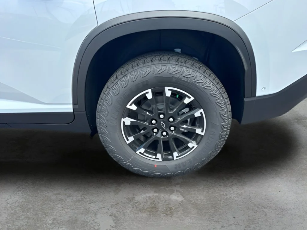 New 2026 Polar White Tricoat Chevrolet Z71 image 34