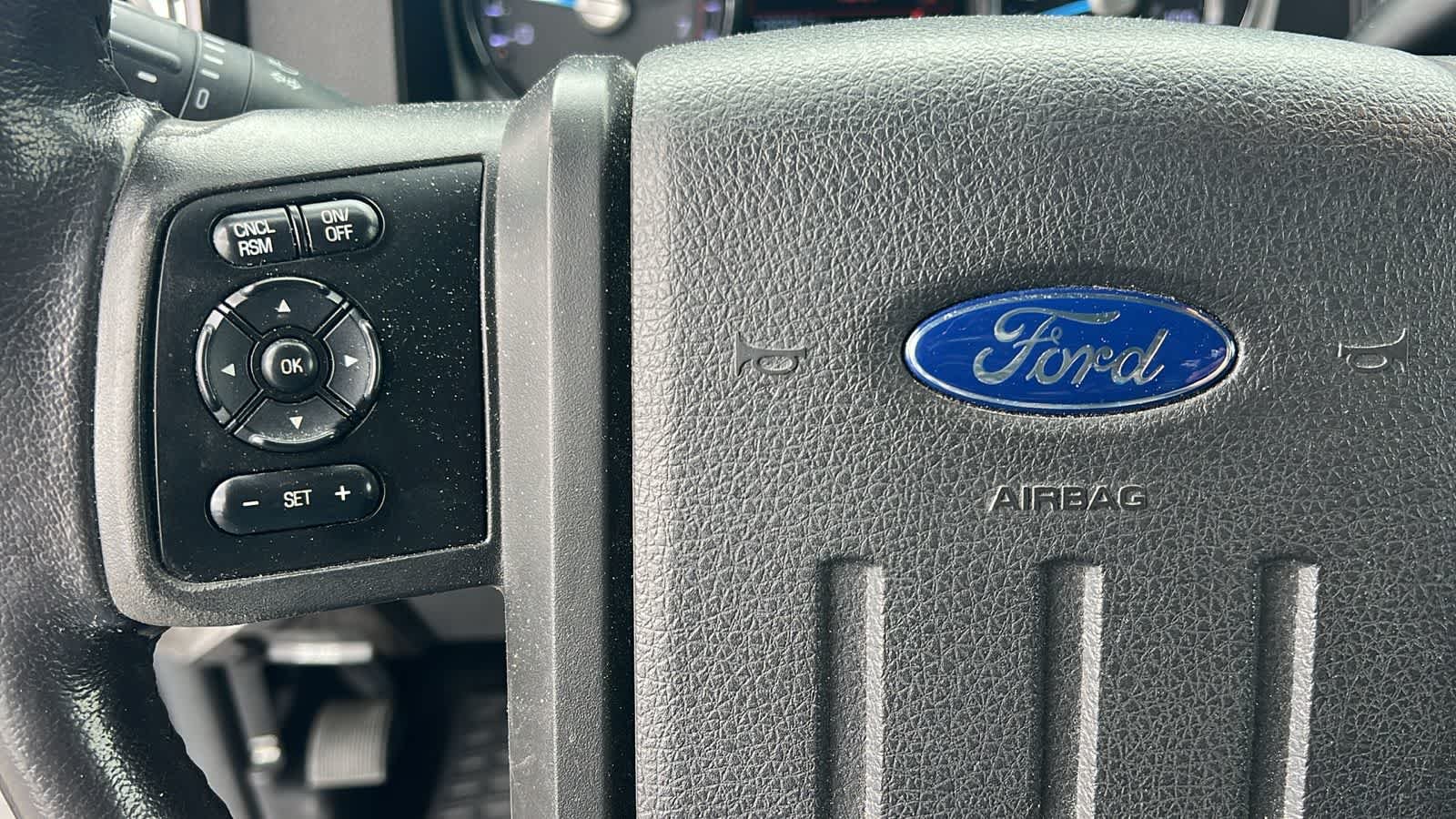 Used 2015 White Platinum Metallic Tri-Coat Ford Platinum image 17