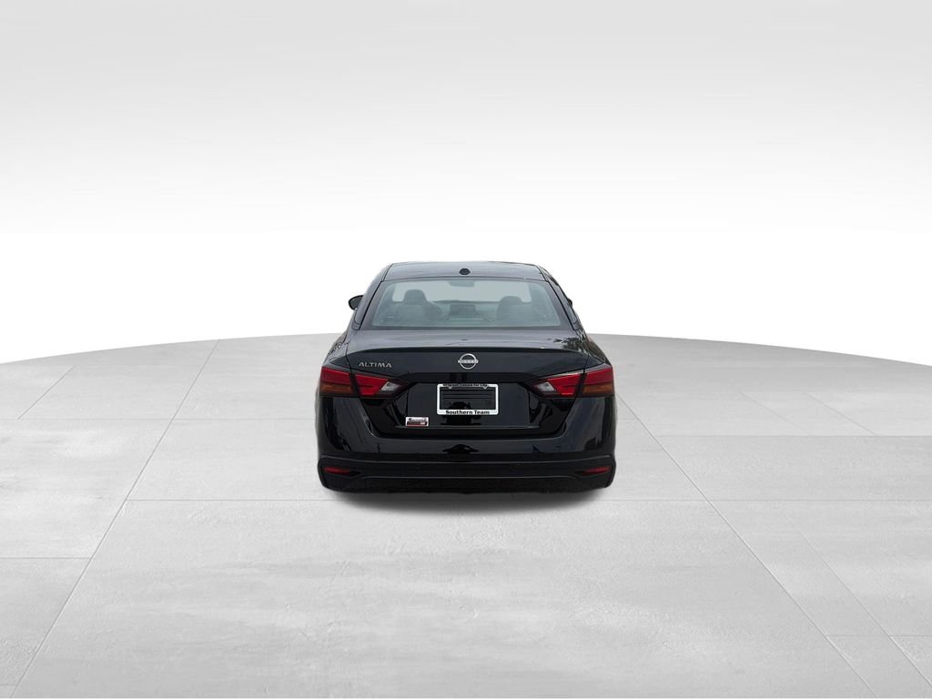 Used 2025 Super Black Nissan 2.5 SV image 5