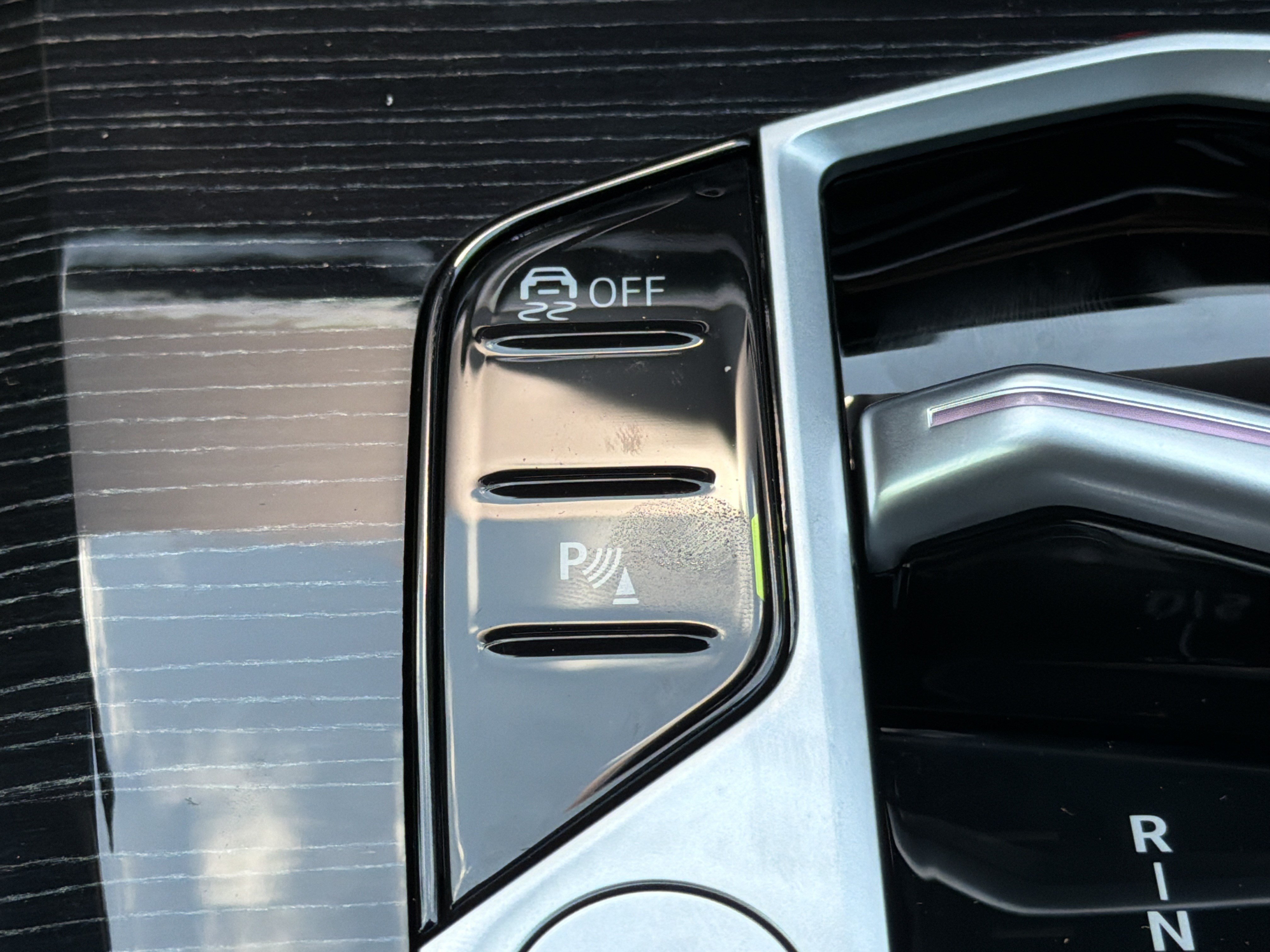 New 2026 Manhattan Green Metallic BMW sDrive40i image 10