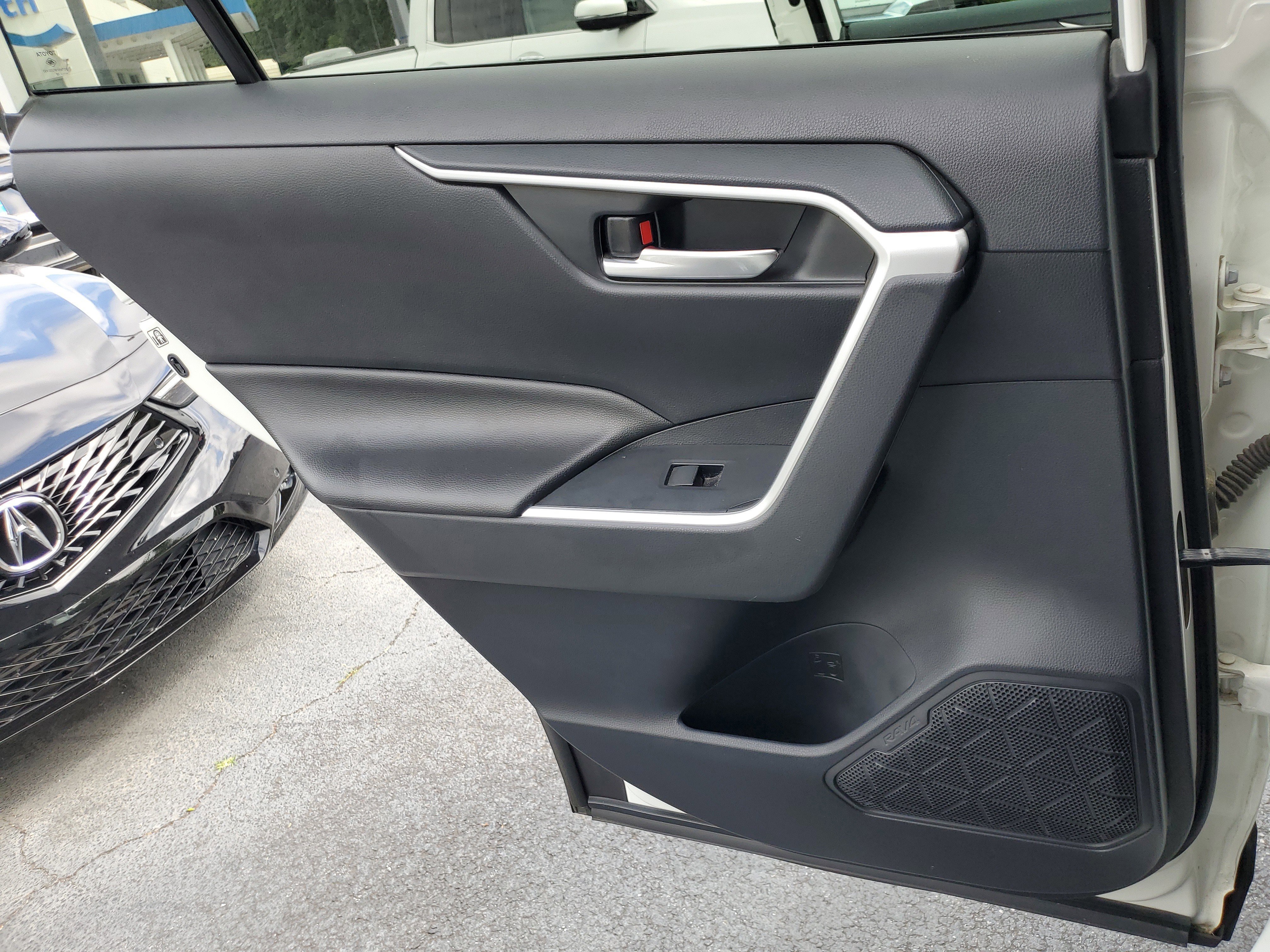 Used 2019 Super White Toyota XLE image 12