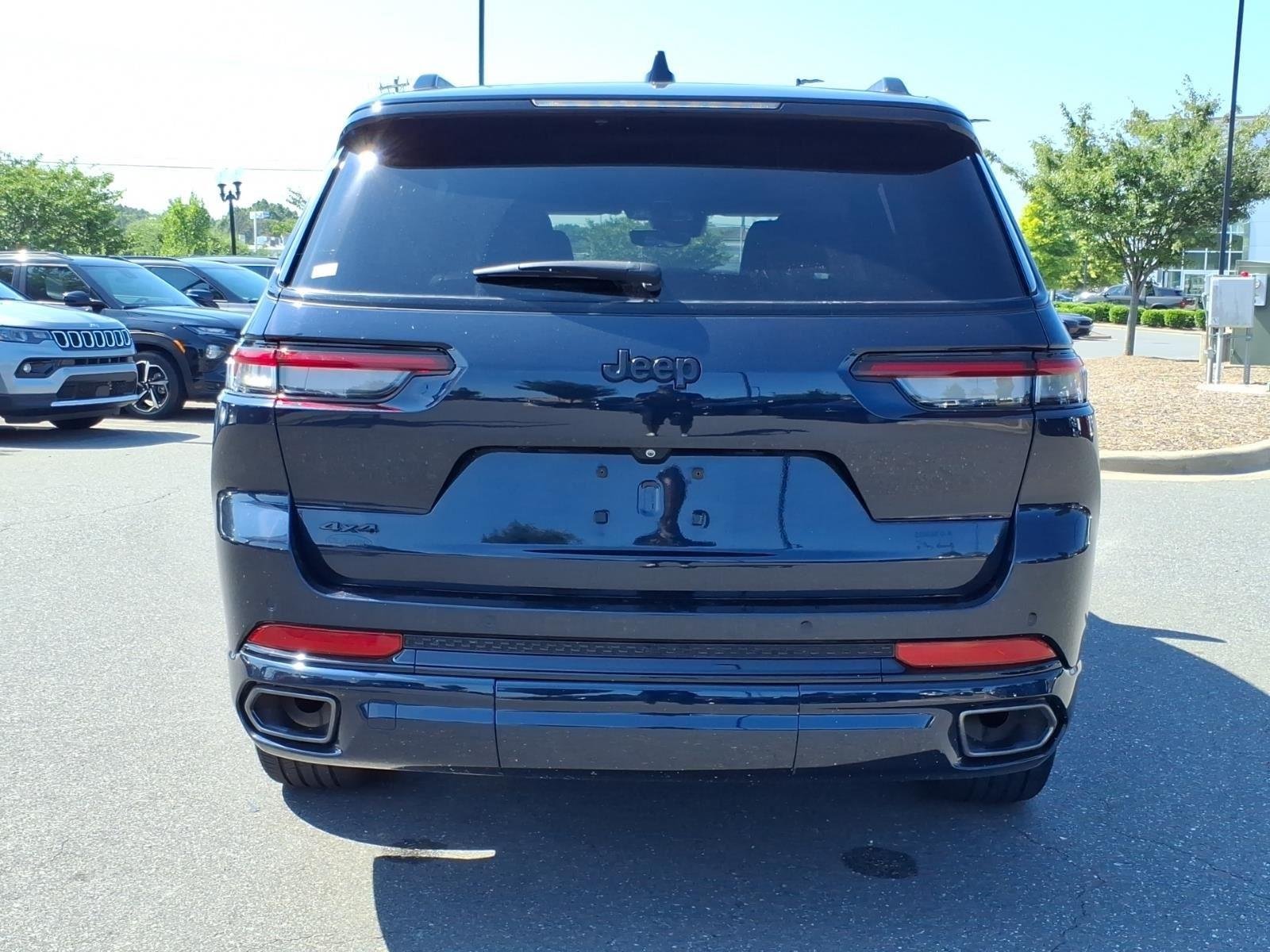 Used 2024 Diamond Black Crystal Pearlcoat Jeep Summit Reserve image 18
