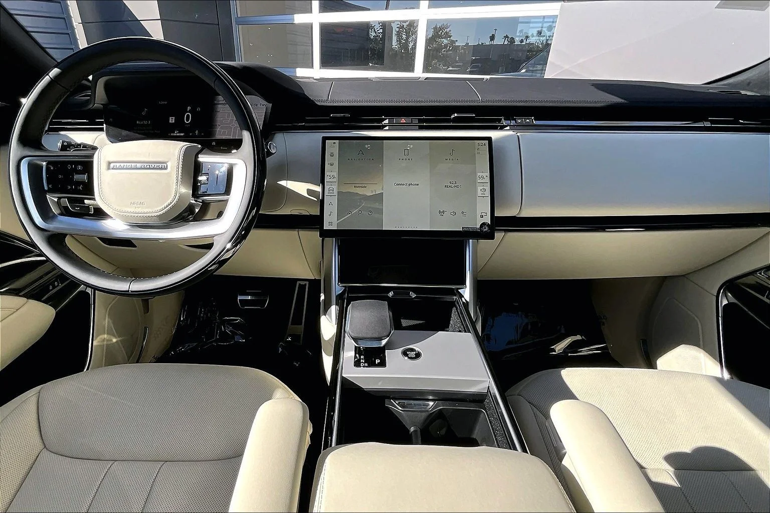 New 2026 Santorini Black Land Rover SE image 5