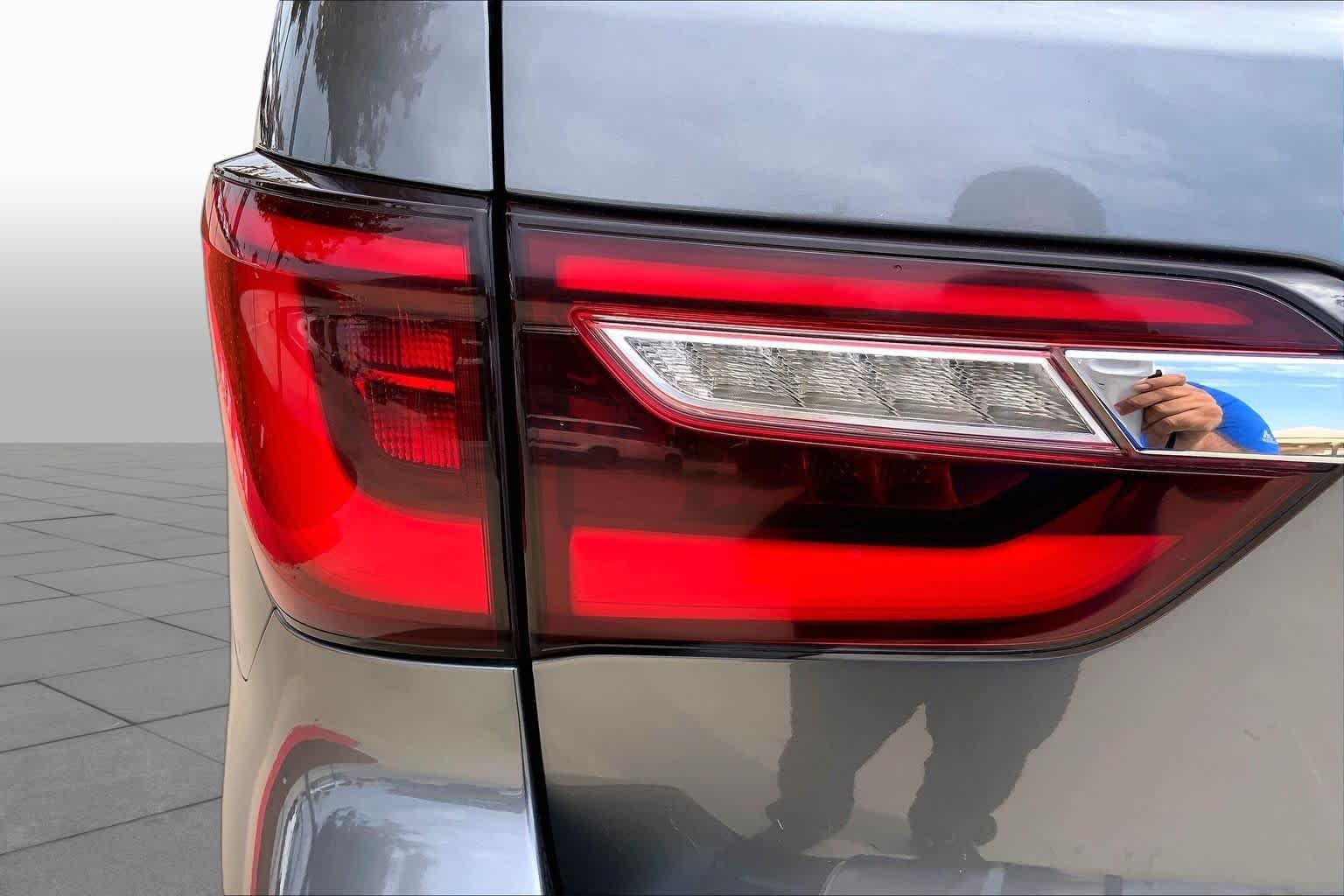 Used 2019 Graphite Shadow INFINITI LUXE image 27