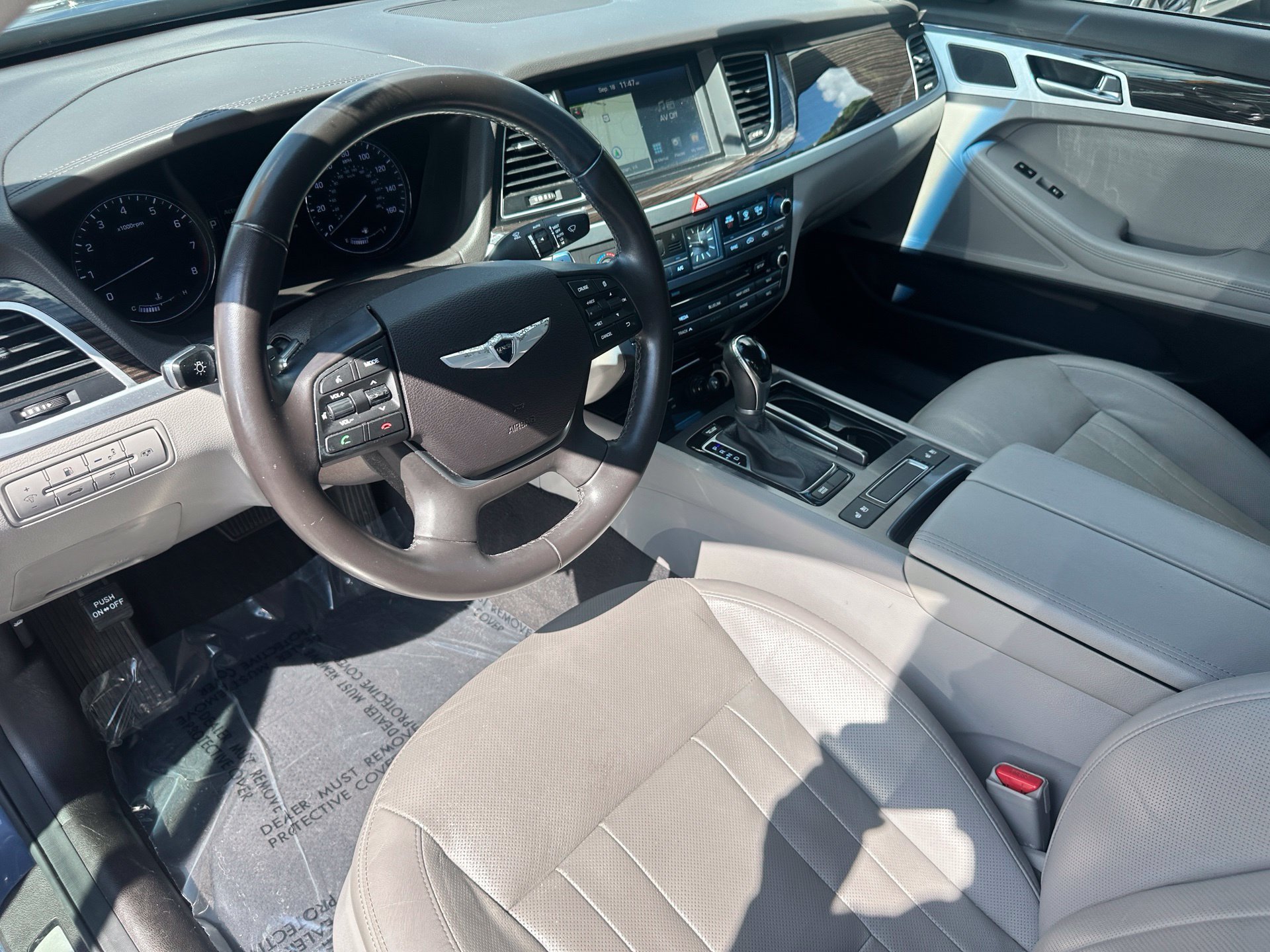 Used 2015 Blue Hyundai 3.8 image 8