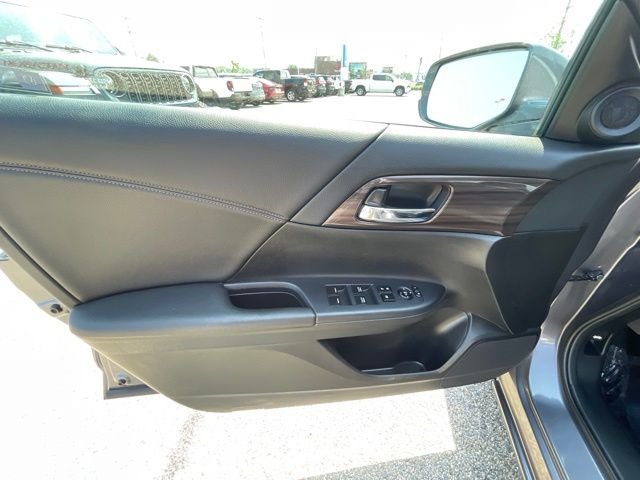 2017 Honda Accord EX - Photo 17