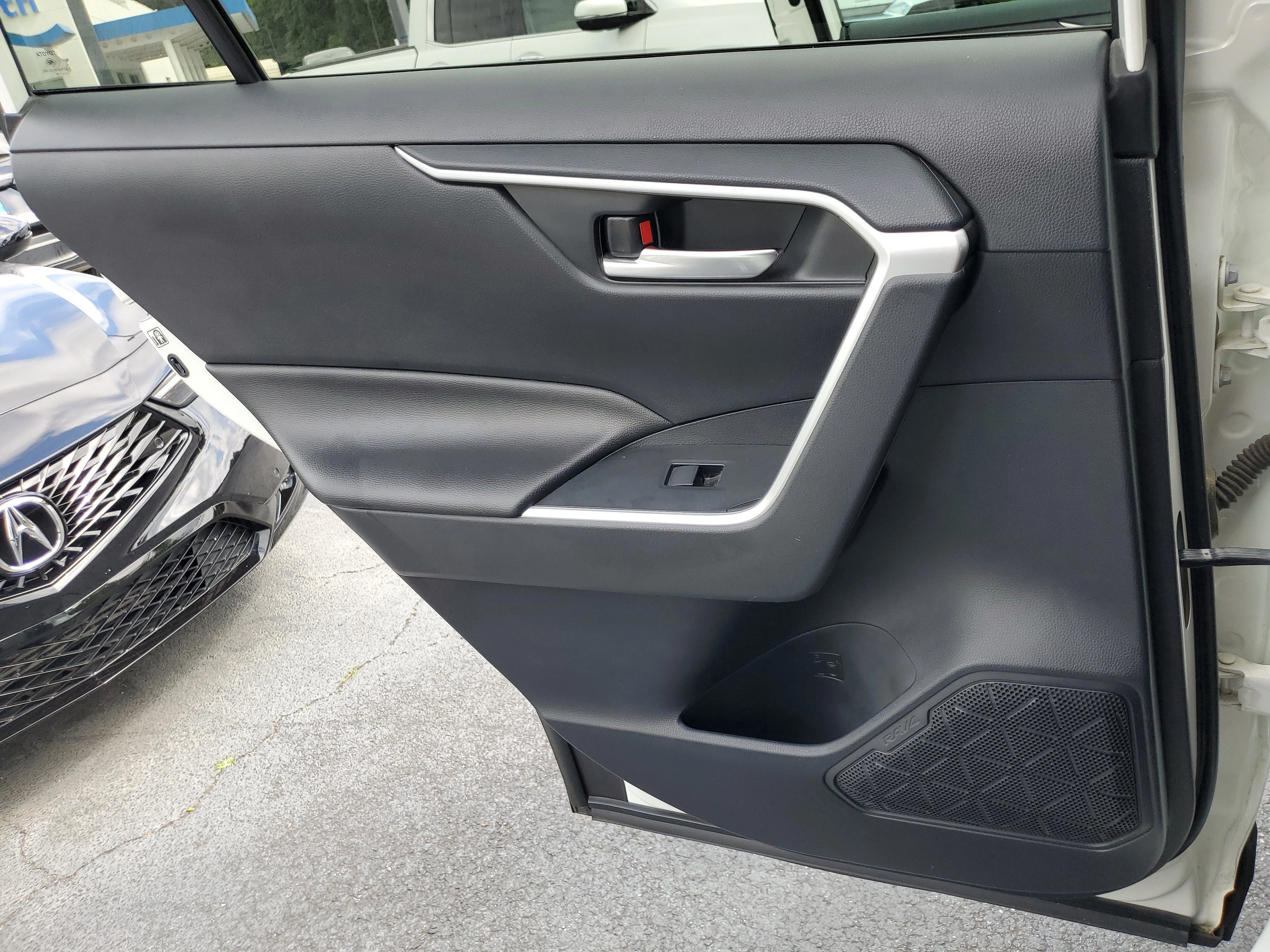 Used 2019 Super White Toyota XLE image 13