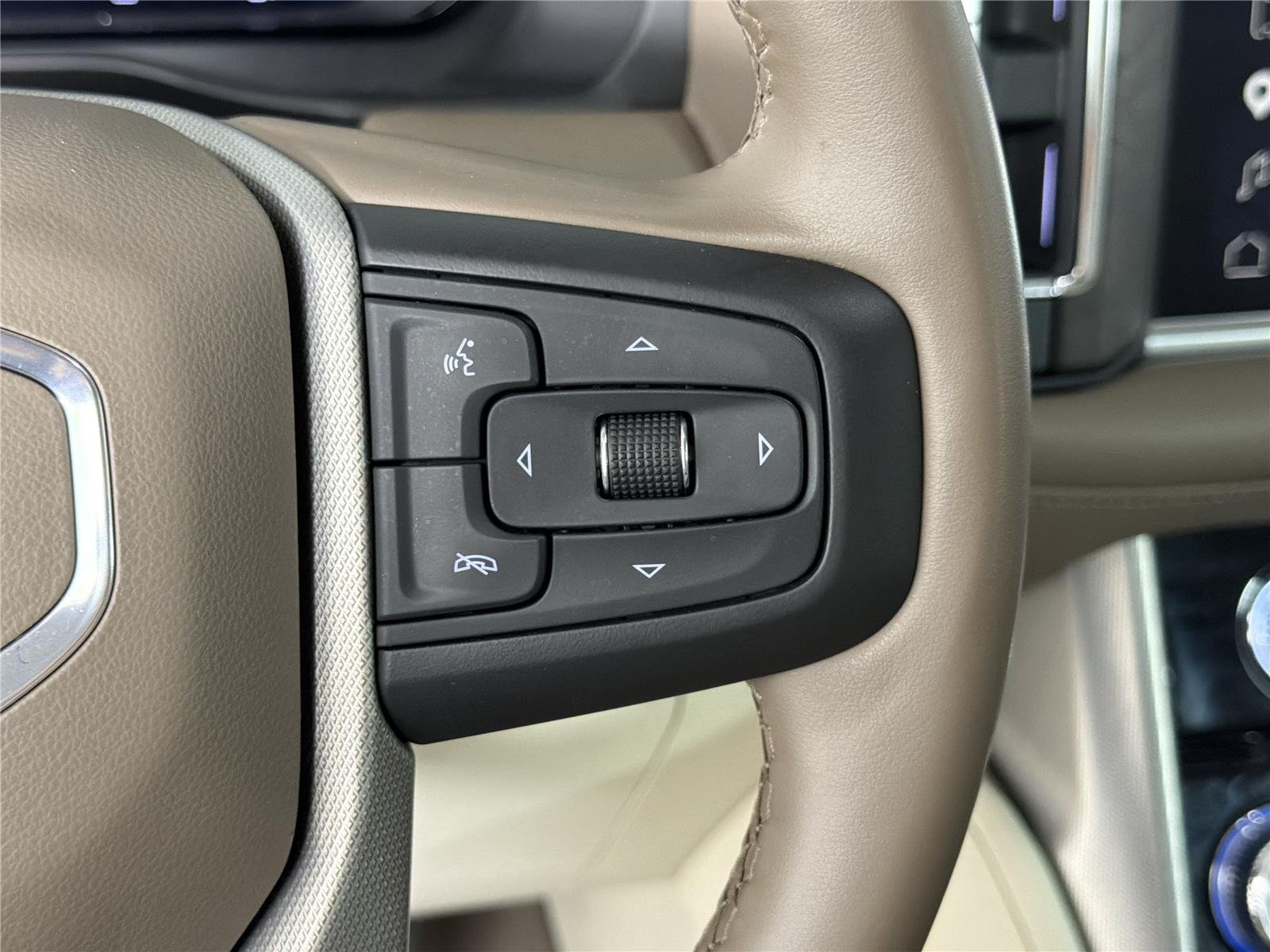 2023 GMC Yukon Denali - Photo 30