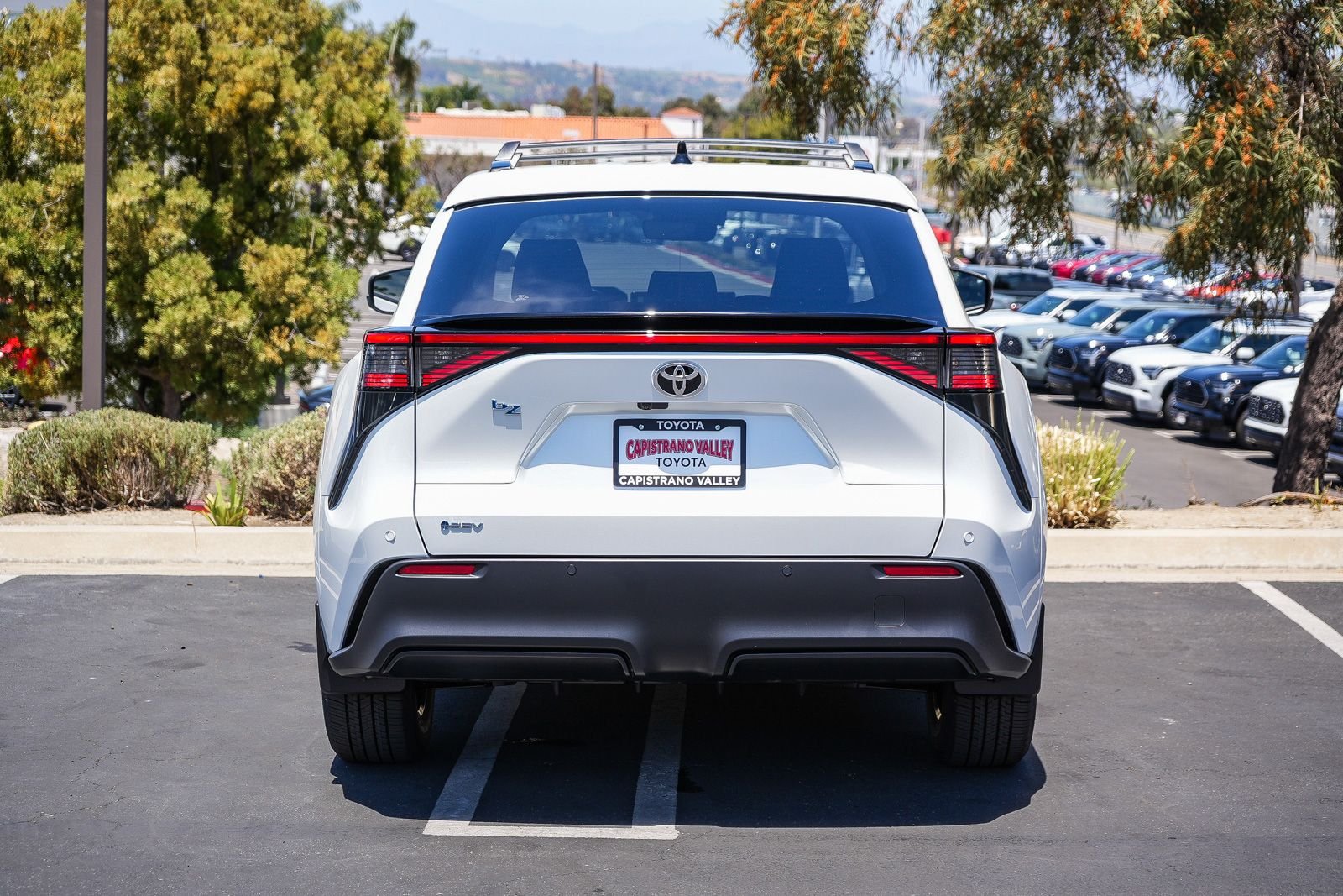 New 2026 Wind Chill Pearl <sup>1</sup> Toyota  XLE image 5