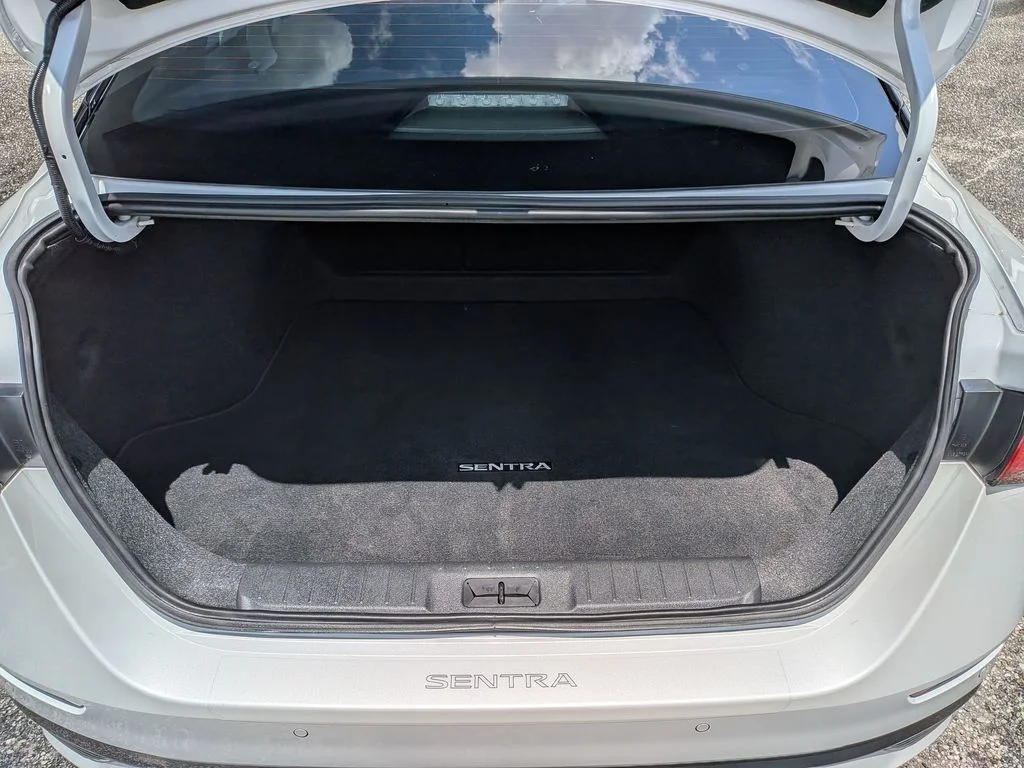 Certified Used 2025 White Nissan SR image 28