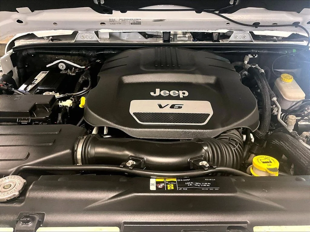 Used 2017 White Jeep Sahara image 28