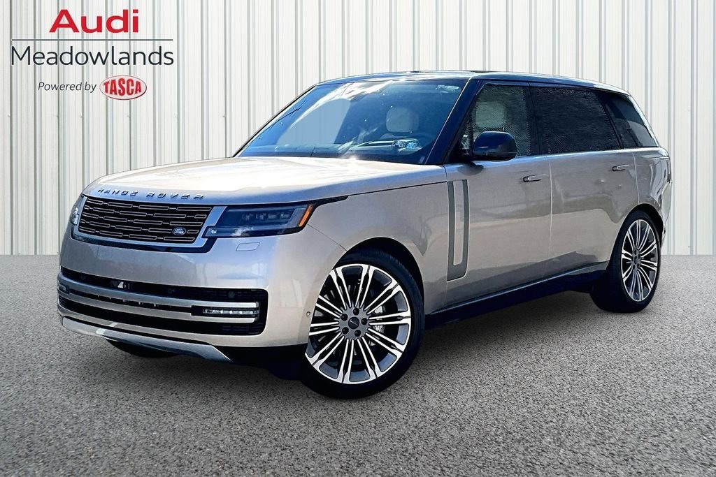 Used 2026 Gold Land Rover SE image 1