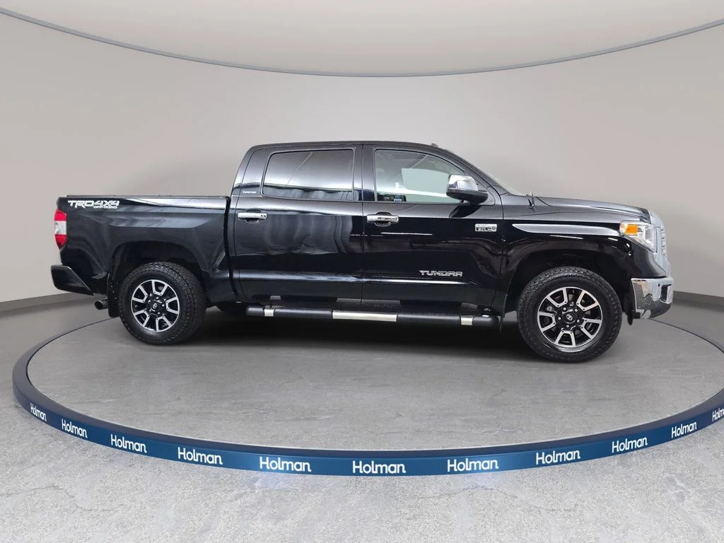 Used 2017  Toyota Limited image 4