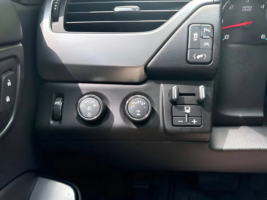 Used 2018 BLACK Chevrolet Premier image 29