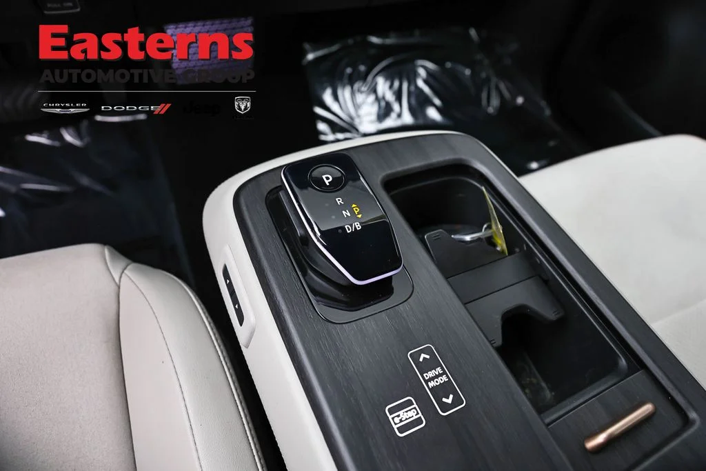 Used 2023 Black Nissan ENGAGE image 14
