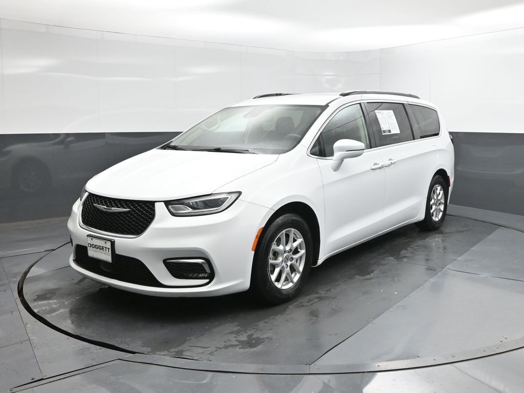 2022 Chrysler Pacifica Touring L's photo