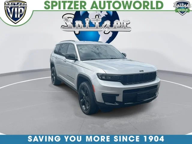 Used 2023 Silver Jeep Altitude image 2