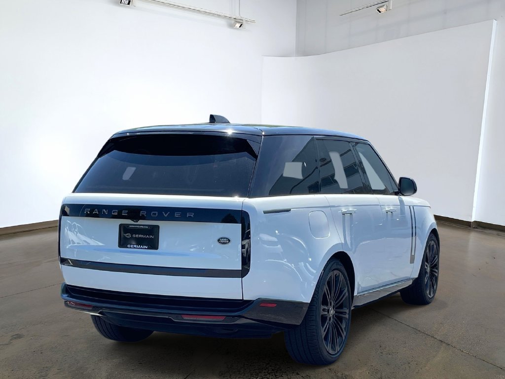 Used 2022 Fuji White Land Rover SE image 4