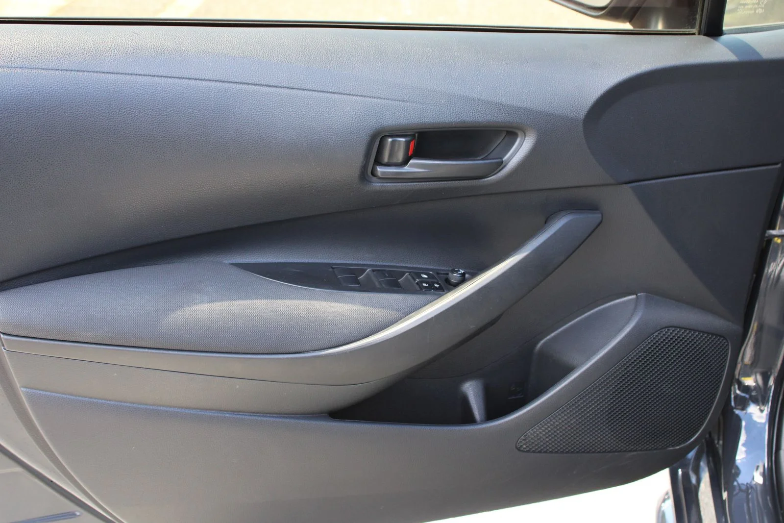Used 2023  Toyota LE image 24