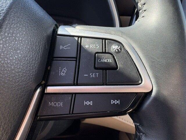 Used 2022 Wind Chill Pearl Toyota XLE image 22