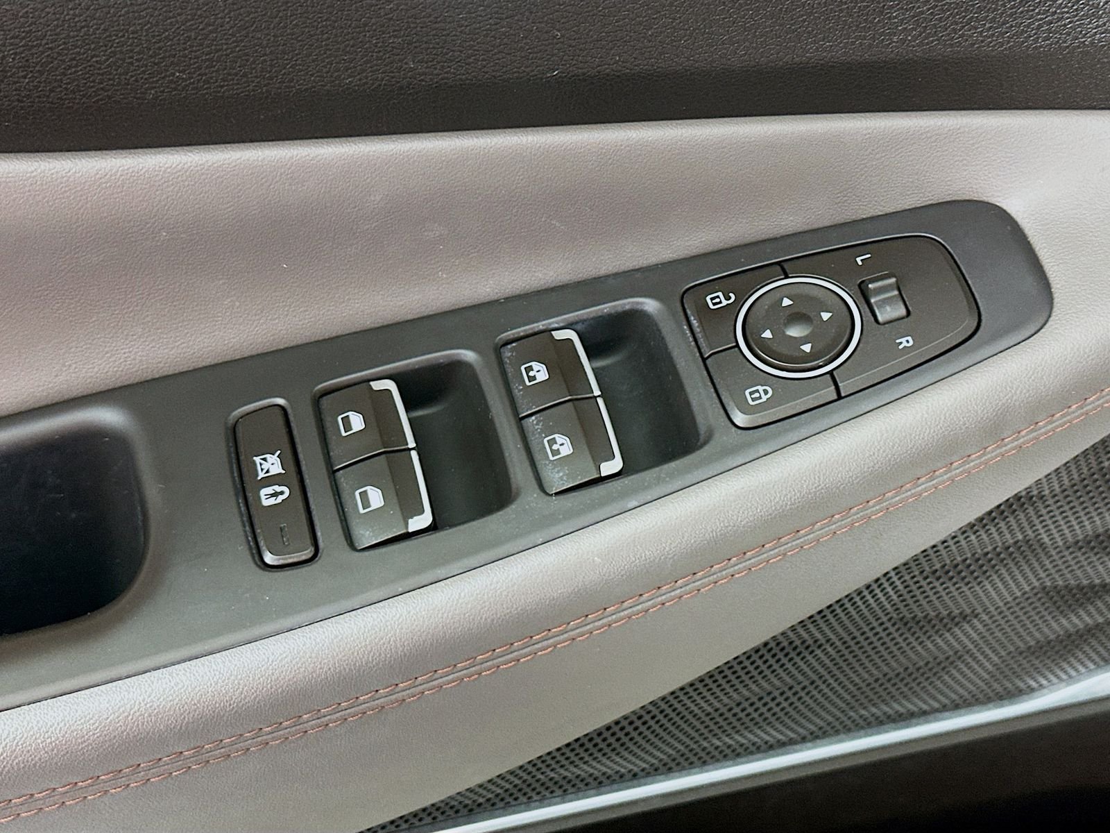Used 2019 Symphony Silver Hyundai Limited image 17